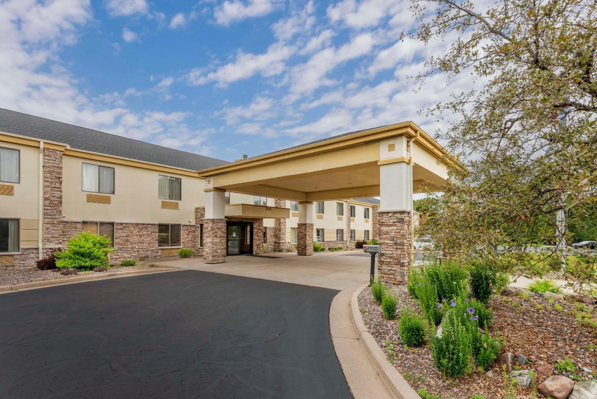 Comfort Inn & Suites Black River Falls I-94 Екстериор снимка
