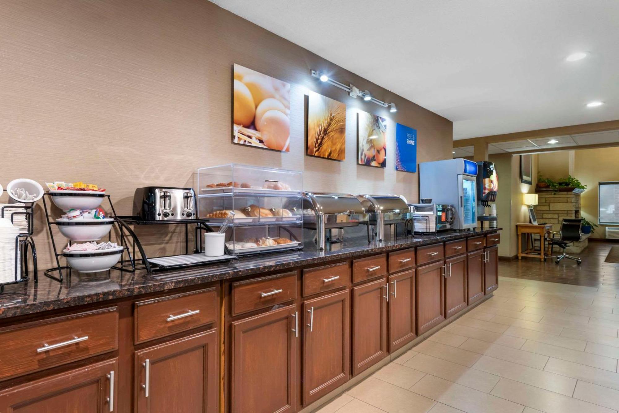 Comfort Inn & Suites Black River Falls I-94 Екстериор снимка