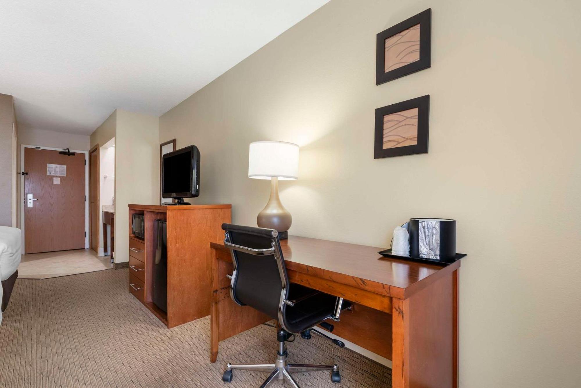 Comfort Inn & Suites Black River Falls I-94 Екстериор снимка