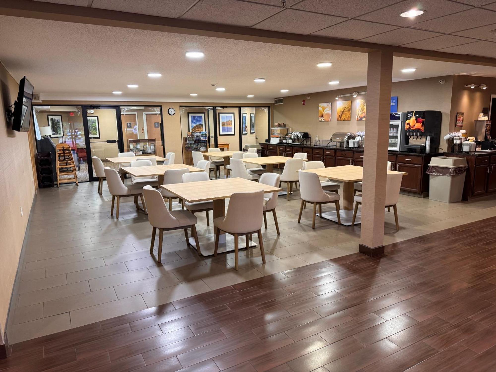 Comfort Inn & Suites Black River Falls I-94 Екстериор снимка